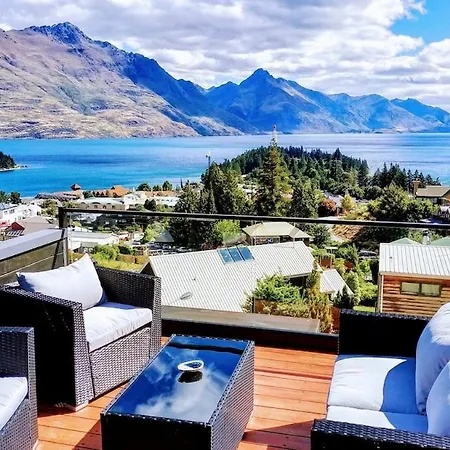 Stunning Home With Amazing Wakatipu Lake Views Queenstown Exterior photo