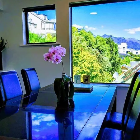 Stunning Home With Amazing Wakatipu Lake Views Queenstown Exterior photo