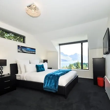 Stunning Home With Amazing Wakatipu Lake Views Queenstown Exterior photo