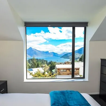 Stunning Home With Amazing Wakatipu Lake Views Queenstown Exterior photo