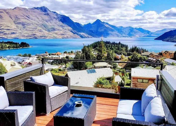 Stunning Home With Amazing Wakatipu Lake Views