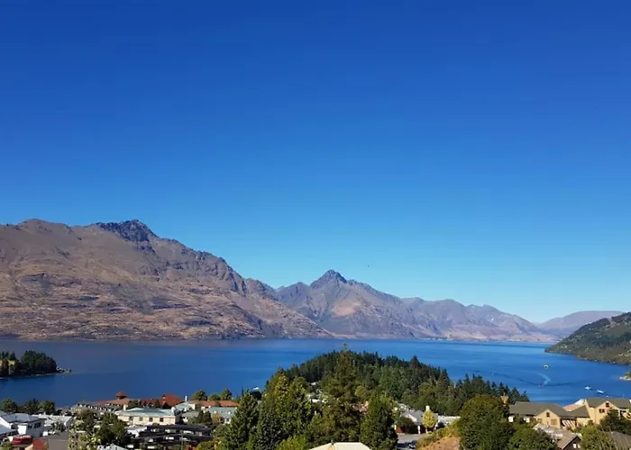 Stunning Home With Amazing Wakatipu Lake Views