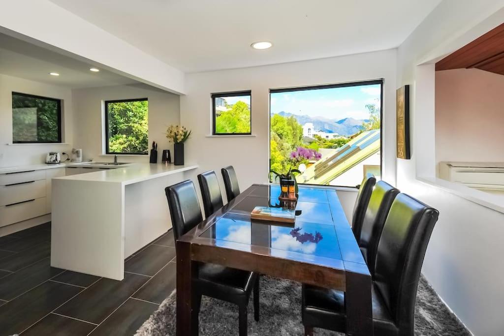 Stunning With Amazing Wakatipu Views Holiday home *