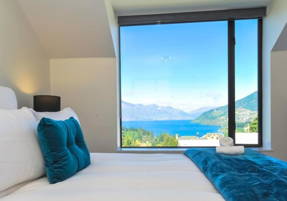 Stunning With Amazing Wakatipu Views Holiday home
