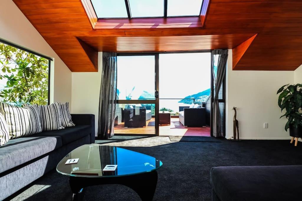 Stunning With Amazing Wakatipu Views Holiday home