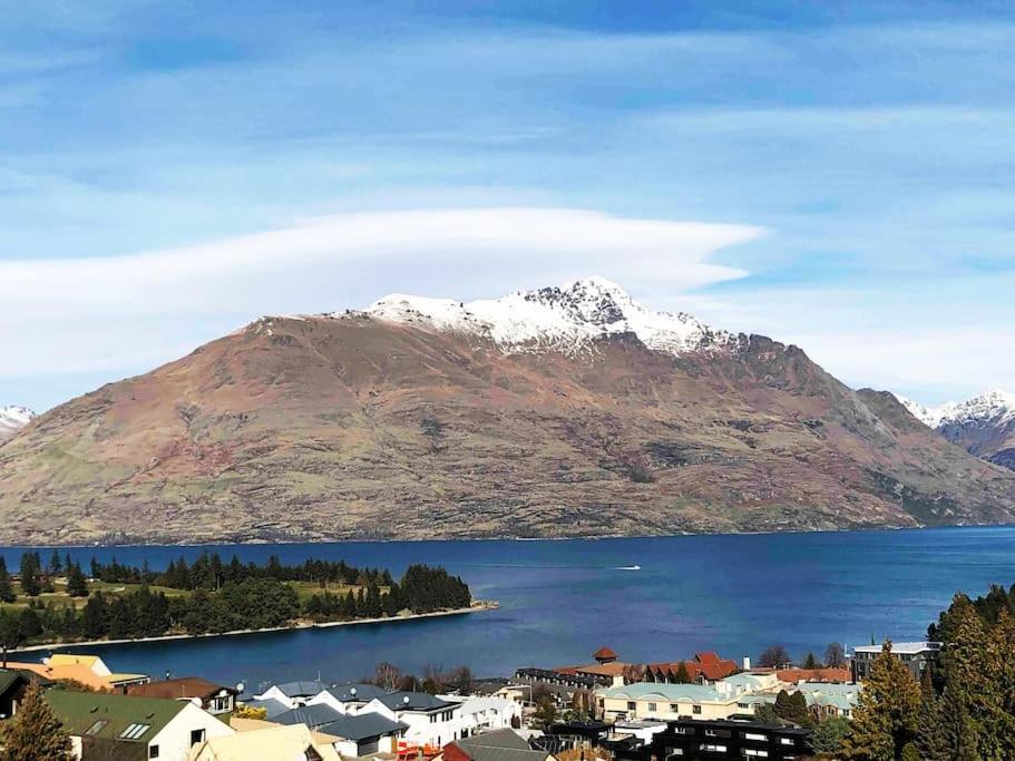 Stunning With Amazing Wakatipu Views Holiday home